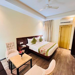 Hotel Banz Near Indira Gandhi Airport Delhi